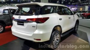 Nhận Đặt Hàng Mua Toyota Fortuner 2018 Máy Xăng 1 Cầu Số Tự Động Mẫu Mới Nhập Khẩu Màu Trắng Ngọc Trai Giao Tháng 4/2018 Tại HCM | Hotline phòng kinh doanh 0982.100.120 (Mr.Khanh) sẵn sàng tư vấn các tính năng, giá bán, cung cấp các thông tin mới nhất về xe Toyota Fortuner 2018 nhập khẩu
