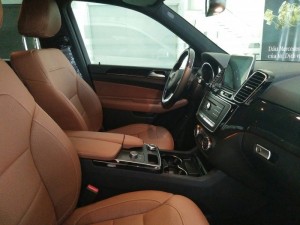 Bán mercedes GLE400 Exclusive 2016, màu trắng nội thất nâu,khuyến mãi lên đến 100 triệu