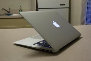 Macbook air 2012, 11.6in, i5, 4G, 128, đẹp, zin 100%, giá rẻ