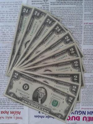 2 tờ 2 dola usd mỹ xưa năm 1976 mới đẹp