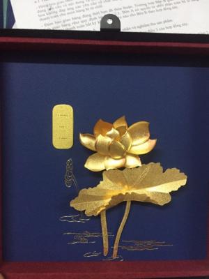 Tranh hoa sen mạ vàng làm quà tặng 20-11, đối tác cao cấp