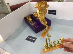 Hoa Hồng 3D mạ vàng LOVE - Món quà tặng độc đáo