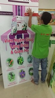 Đặt làm poster đứng với PP in UV, dán format (format 2,3,5,10 ly) | | Loại hình in: PP UV, poster tấm lớn trưng bày tại cửa hàng, showroom, gian hàng hội chợ, triển lãm