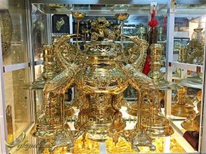Các mẫu đỉnh phù hợp với bày trên bàn thờ trong không gian thờ cúng Việt Nam. Gồm nhiều màu sắc từ hun đen, vàng sáng đến mẫu cải tiến giả cổ màu mai cua ánh kim, màu đồng mắt cua và màu đồng mộc, màu nâu đen…..