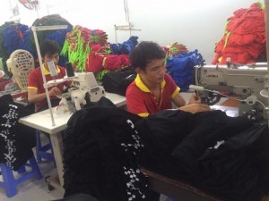 May LiMac với nhiều năm kinh nghiệm trong lĩnh vực may áo khoác số lượng lớn. Với đội ngũ tư vấn, thiết kế chuyên nghiệp, đội ngũ công nhân may tay nghề cao, cùng với nhà xưởng, máy móc hiện đại sẽ mang đến cho bạn những mẫu áo khoác tốt nhất.