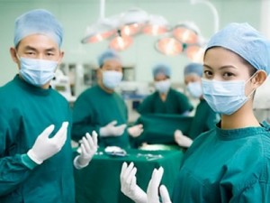 Xưởng may Limac nhận may áo blu, áo blouse đồng phục. Xưởng may Limac với nhiều năm kinh nghiệm trong lĩnh vực may áo blu, áo blouse đồng phục. Với đội ngũ tư vấn, thiết kế chuyên nghiệp, đội ngũ công nhân may tay nghề cao, cùng với nhà xưởng, máy móc hiện đại sẽ mang đến cho bạn những mẫu áo blu, áo blouse tốt nhất.