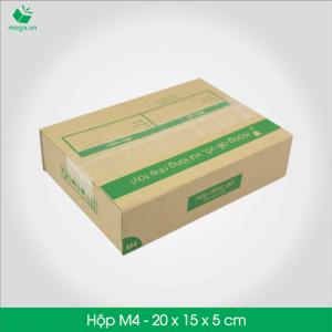 HỘP CARTON ĐÓNG GÓI GIAO HÀNG COD
Sản phẩm: M4 - Size 20x15x5 cm- Hộp Carton đóng gói gửi hàng thu hộ COD
Công dụng: Đóng gói Hộp đựng đa dụng, cho nhiều loại sản phẩm
- Phụ kiện: USB, thẻ nhớ, bao da, bao điện thoại, bao máy tính bảng, dây cáp,…
- Phụ kiện làm đẹp: dây đeo tay, dây chuyền, đồng hồ (ko có hộp sẵn), vòng đeo tay…
- Mỹ phẩm: loại mỏng: phấn đánh, viết chì, hộp son…
Đặc điểm: In thông tin đơn hàng giao nhận gồm Thông tin người gửi, Thông tin người nhận, Mã vận đơn, số tiền thu hộ,…
TIÊU CHUẨN SẢN PHẨM:
- Carton 3 lớp sóng B, chịu lực tốt.
- Được in sẵn bản điền Thông tin Người gửi – Người nhận và tiền thu hộ COD.
- Kích thước được fix sẵn theo nấc vận chuyển giao nhận 250gr, 500gr, 1000gr #ems #viettelpost #shipchung #kerryexpress #giaohangnhanh #goldship
-Hộp Carton được thiết kế tối ưu kích thước khi vận chuyển
-Đảm bảo hàng hóa được bảo vệ an toàn
-Đem lại trải nghiệm tốt nhất cho Khách hàng
http://magix.vn/collections/carton-cod-hop-dong-goi-giao-hang/products/hop-carton-dong-goi-giao-hang-cod-hop-giay-m4