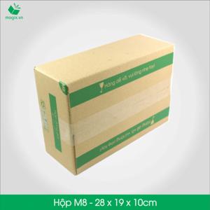 HỘP CARTON ĐÓNG GÓI GIAO HÀNG COD
Sản phẩm: M8 - Size 28x19x10 cm- Hộp Carton đóng gói gửi hàng thu hộ COD
Công dụng: Đóng gói Đựng giày, túi,…
Đặc điểm: In thông tin đơn hàng giao nhận gồm Thông tin người gửi, Thông tin người nhận, Mã vận đơn, số tiền thu hộ,…
TIÊU CHUẨN SẢN PHẨM:
- Carton 3 lớp sóng B, chịu lực tốt.
- Được in sẵn bản điền Thông tin Người gửi – Người nhận và tiền thu hộ COD.
- Kích thước được fix sẵn theo nấc vận chuyển giao nhận 250gr, 500gr, 1000gr #ems #viettelpost #shipchung #kerryexpress #giaohangnhanh #goldship
-Hộp Carton được thiết kế tối ưu kích thước khi vận chuyển
-Đảm bảo hàng hóa được bảo vệ an toàn
-Đem lại trải nghiệm tốt nhất cho Khách hàng
http://magix.vn/collections/carton-cod-hop-dong-goi-giao-hang/products/hop-carton-dong-goi-giao-hang-cod-hop-giay-m8