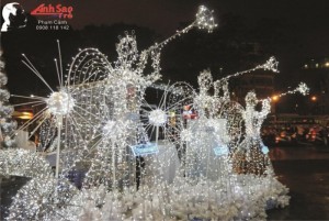 Ánh Sao Trẻ lên thiết kế và thi công trang trí Noel, Giáng Sinh cho Now Zone quận 5 | Loại hình trang trí: mô hình đèn Led trang trí, mô hình thiên thần đèn Led