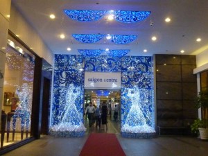 Ánh Sao Trẻ thi công trang trí Noel nội thất bên trong tòa nhà | Trang trí với đèn Led, dải đèn Led, mô hình tuần lộc