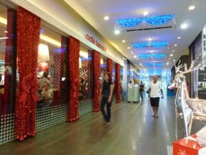 Trang trí Noel văn phòng | Tiểu cảnh Noel, Cây thông Noel, Ông già Noel Tuần Lộc