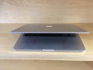 Macbook Pro 13inch | CPU: Intel core 2 Duo 2.26Ghz