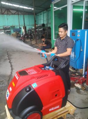 Hướng dẫn vận hành máy rửa xe hơi nước nóng vệ sinh nội thất ô tô - gia đình