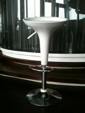 Cho thuê bàn cocktail, bàn ghế tiệc
