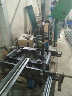 Bán 2 máy sản xuất nẹp chỉ - u kiếng