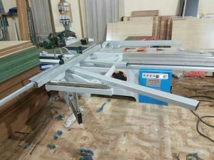 Máy cưa bàn trượt 2 lưỡi 45 độ giá rẻ