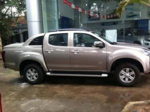 Bán tải Dmax giảm giá mạnh trong tháng 12 + hỗ trợ 100% phí trước bạ cho khách hàng