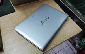 Sony Vaio VPCEA màu trắng Core i5 RAM 4GB ổ 320GB Màn 14 inch