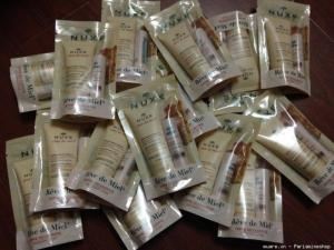 Set kem dưỡng tay và son dưỡng dạng thỏi Nuxe Reve De Miel