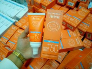 Kem chống nắng Avene Tres Haute Protection Emulsion SPF50 +