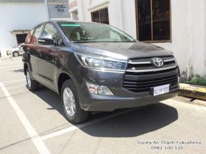 Bán xe Toyota Innova E 2018 số sàn màu xám, Mua Trả Góp lãi suất thấp, gọi ngay 0982 100 120 để nhận tư vấn hữu ích nhất