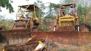 Komatsu D6 (2 xe)