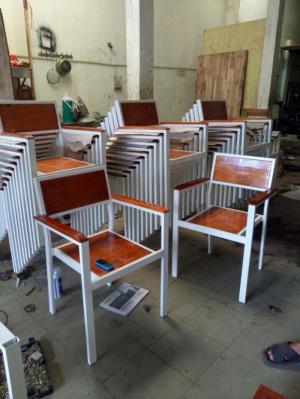 Ghế chân sắt mặt gỗ