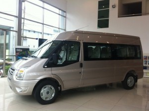 Xe Ford Transit 16 chỗ được trang bị Phanh đĩa phía trước và sau. Hệ thống chống bó cứng phanh (ABS), Phân bổ lực phanh điện tử EBD, Trợ lực lái Thủy lực. Túi khí cho người lái... mẫu xe chỡ khách hàng đầu tại Việt Nam hiện nay | Gọi ngay cho Trung Hải - 0966877768 (24/24) để nhận tư vấn mua xe Ford Transit trả góp hỗ trợ từ Gia Định Ford
