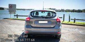 Ford Focus 2019 đèn sương mù đã được làm mới với thiết kế hiện đại hơn, nhìn qua thì có vẻ như cánh cửa xe còn mảnh mai và tích cực hơn so với Focus hiện tại. Ngoài ra Ford Focus 2019 được đánh giá cao là sự hiện diện của kính chắn gió chắc chắn gây cảm giác thoải mai dễ quan sát khi nhìn từ trong ra.