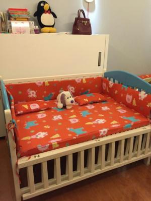 Cũi gỗ có nhiều nấc, khóa chốt chắc chắn