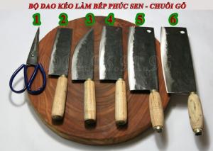 Bộ dao làm bếp chuôi sắt Phúc Sen - Cao Bằngd gồm: KÉO CẮT, DAO GỌT CỦ QUẢ, DAO THÁI, DAO CHẶT GÀ VỊT, DAO CHẶT XƯƠNG. 100% được làm từ nhíp ô tô, bảo hành 12 tháng, đổi trả trong vòng 30 ngày nếu không hài lòng. Giá 1.025.000đ