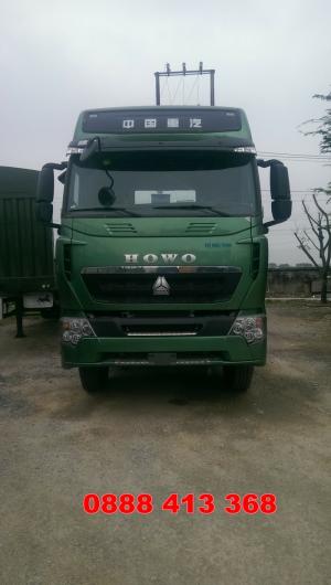 Xe đầu kéo A7 375 có nội thất bên trong xe 6×4 rộng rãi, tiện nghi, giúp tài xế có thể thoải mái, không cảm thấy mệt mỏi khi đi trên đoạn đường gồ ghề, dài. Cabin nóc cao có 2 giường nằm, điều hòa công suất lớn, quạt gió, hệ thống radio, tay lái trợ lực,…