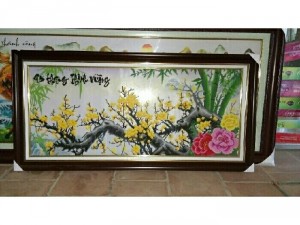 Tranh thêu gắn đá