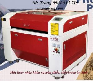 Máy laser 9060 cắt khắc mica siêu nét.