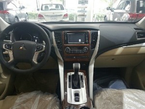 MITSUBISHI Pajero Premium 2017 nhập khẩu , có bán trả góp
