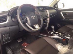 Fortuner 2.8v (4x4) xe 2 cầu bán thời gian nhập khẩu.