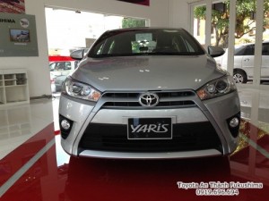Khuyến Mãi Toyota Yaris 1.5 G 2018 màu bạc nhập khẩu Mua Trả Góp chỉ cần 200Tr. Xe Giao Ngay