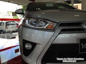 Khuyến Mãi Toyota Yaris 1.5 G 2018 màu bạc nhập khẩu Mua Trả Góp chỉ cần 200Tr. Xe Giao Ngay