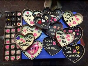 Socola mùa valentine đặt chữ đi ạ