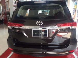 Fortuner 2.4g máy dầu giao ngay