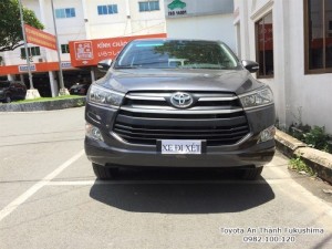 Khuyến Mãi Toyota Innova 2018 Số Sàn Màu Xám Mới. Mua Trả Góp chỉ cần 140tr.