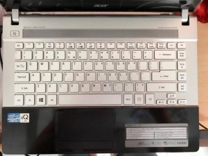 Laptop Acer Aspire V3 471, giá rẻ nhưng trẻ trung và mạnh mẽ