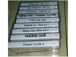 Bán băng cassette thu âm nhạc vàng trước
