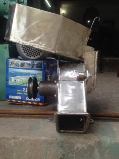 Kiểu nghiền cánh quạt vỏ inox
Cấu tạo gọn nhẹ,tiết kiệm điện năng
Dật mọi tiêu chuẩn vệ sinh an toàn thực phẩm