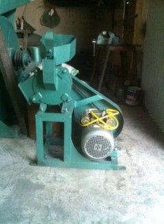 Máy nghiền quạt thổi vỏ thép tiết kiệm chi phí đầu tư