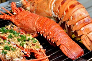 Khám phá Đảo Quốc Tôm Hùm. Với nhiều loại hải sản cực kỳ tươi ngon và đậm đà hương vị biển.