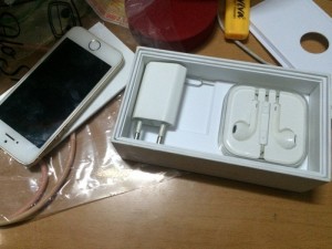 Iphone 5s gold 16gb 98% full box + phụ kiện.