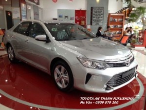 Toyota Camry 2017 giao xe ngay, Giảm lớn đến 100tr