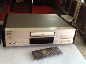 Bán chuyên CD Sony 555ESJ hàng bải chọn lọc...