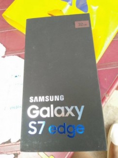 Cần bán lấy tiền sài Galaxy S7 Edge màu hồng 32g